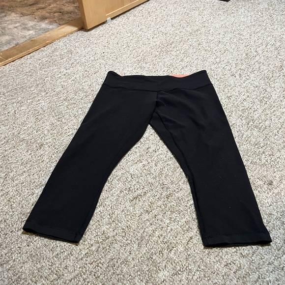 Lululemon Athletica Size 10 Black Wide Leg Crop Leggings with Hidden Pocket - Picture 5 of 8